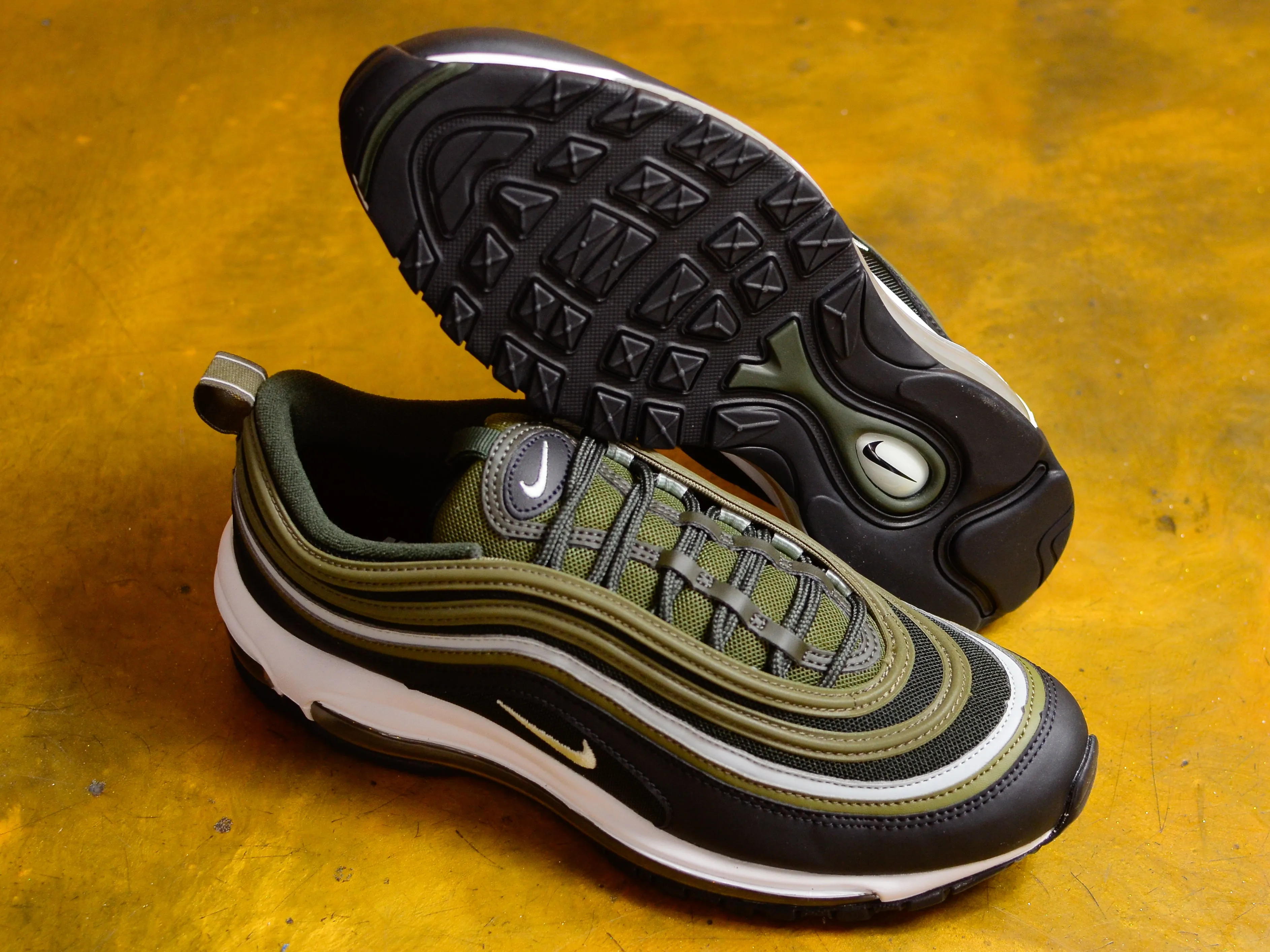 Air Max 97 -Medium Olive / Light Silver