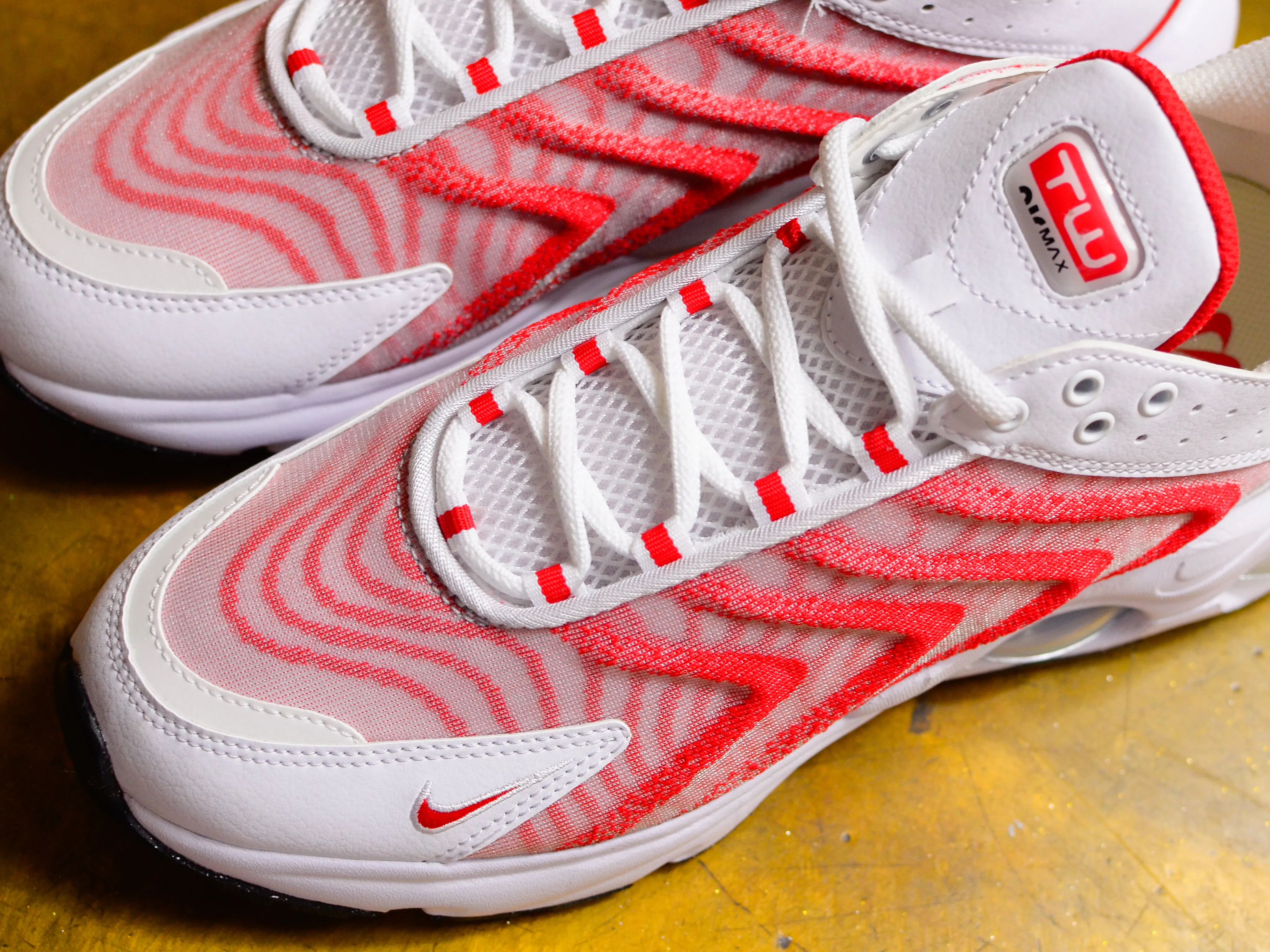Air Max TW - White / White / Black / University Red