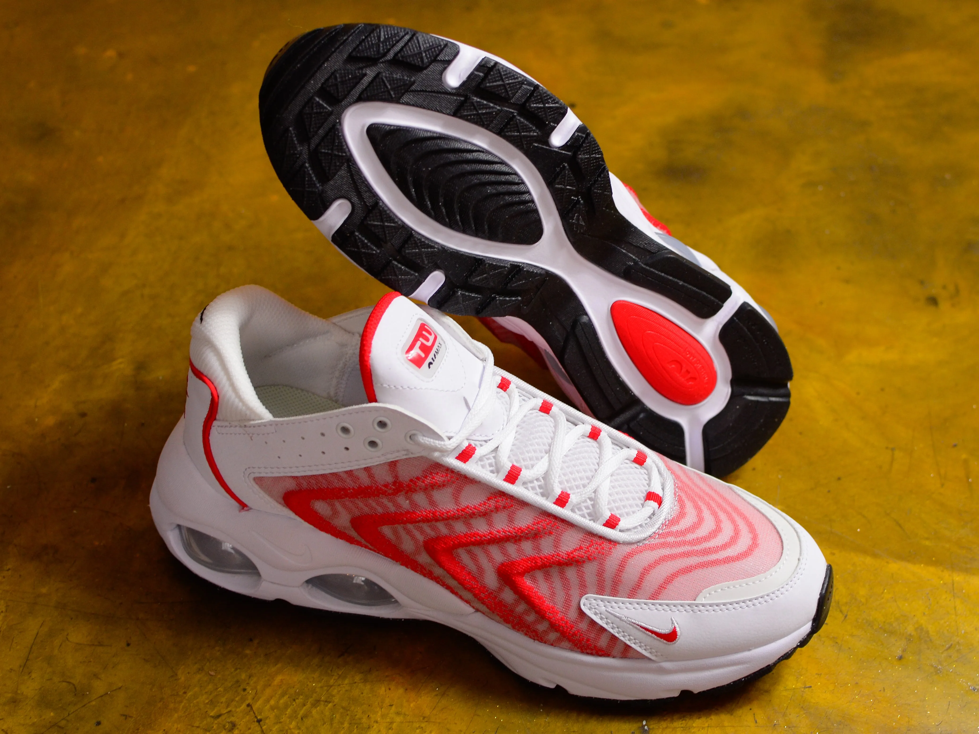Air Max TW - White / White / Black / University Red