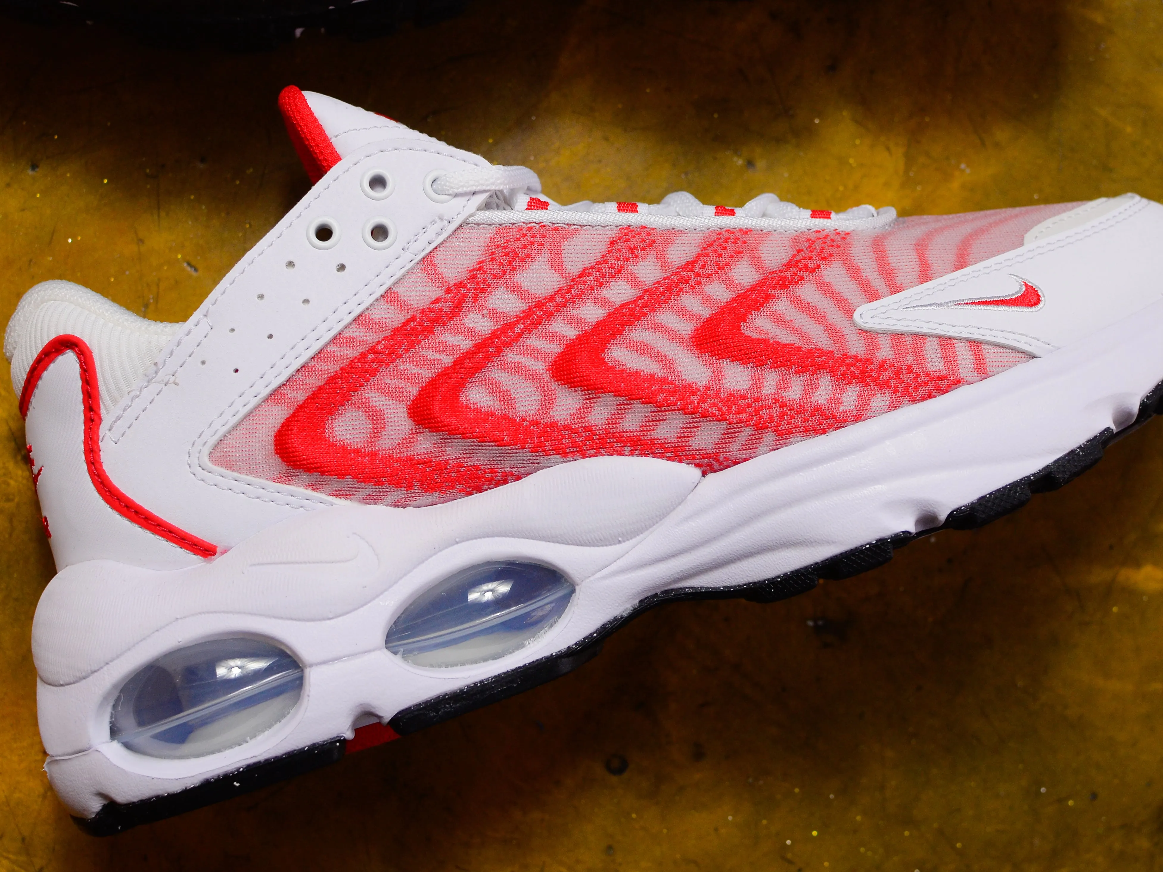 Air Max TW - White / White / Black / University Red