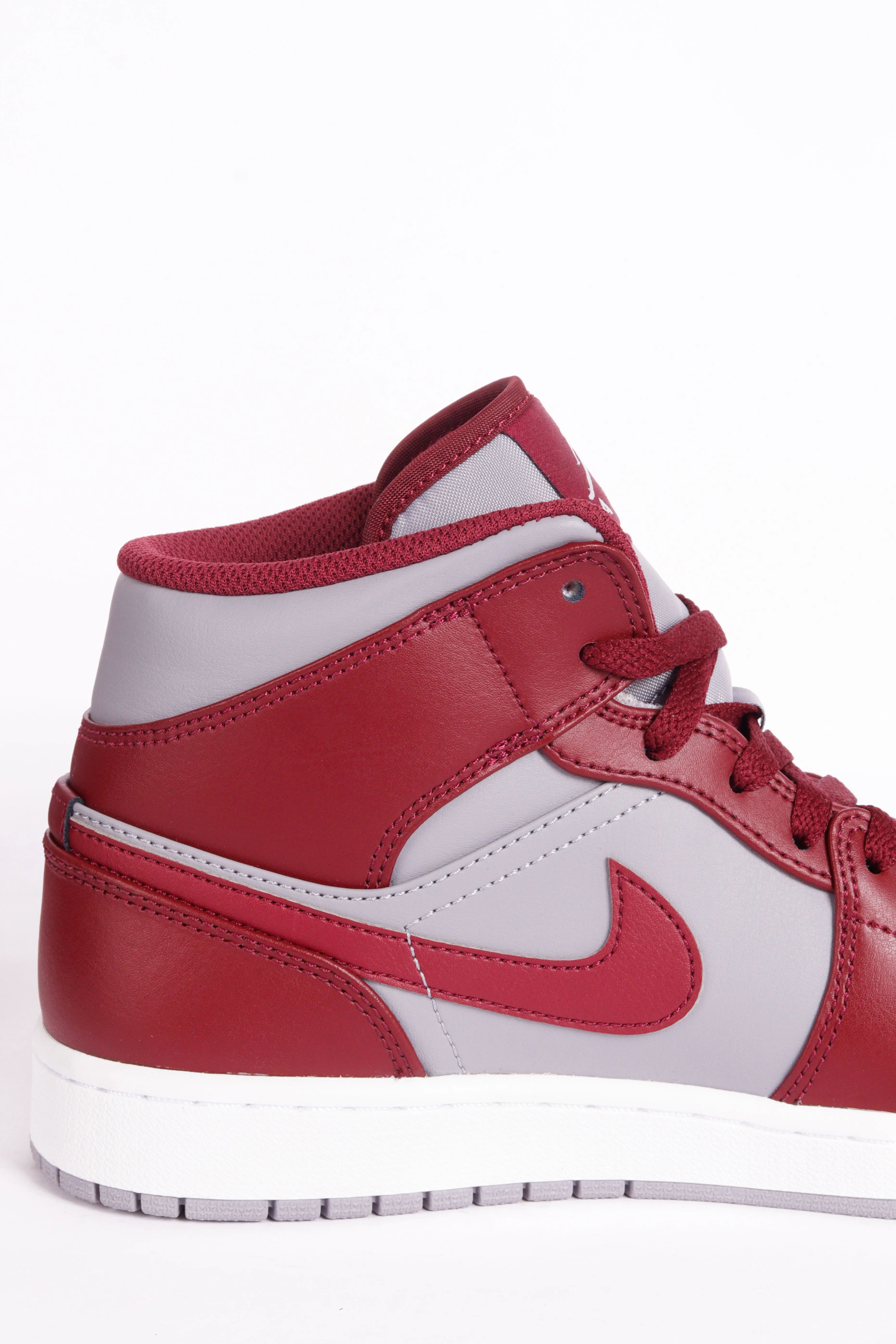 Nike Air Jordan 1 Mid 'Cherrywood Red' (2022)