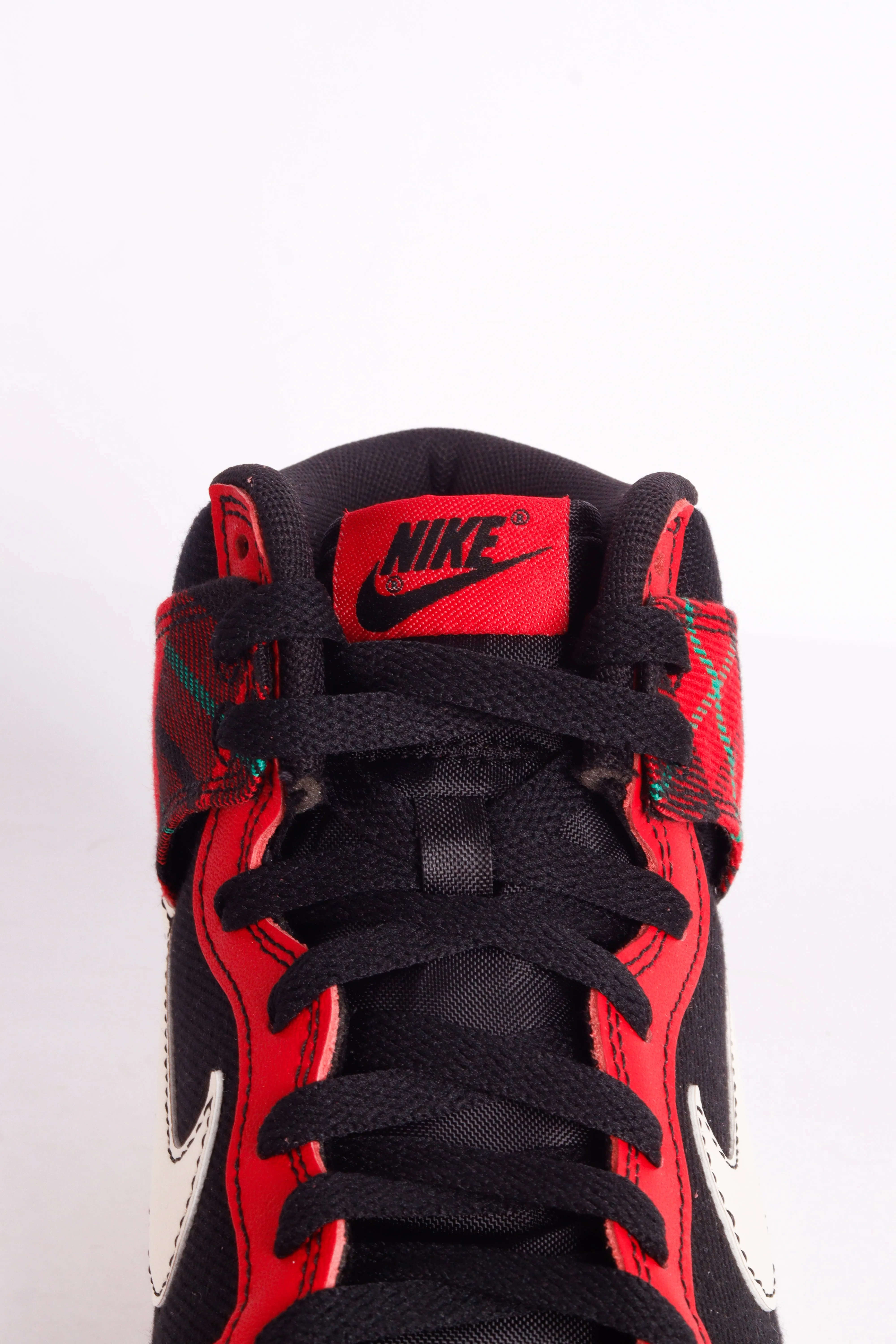 Nike Dunk High SE 'Tartan Plaid Black University Red' (2023)