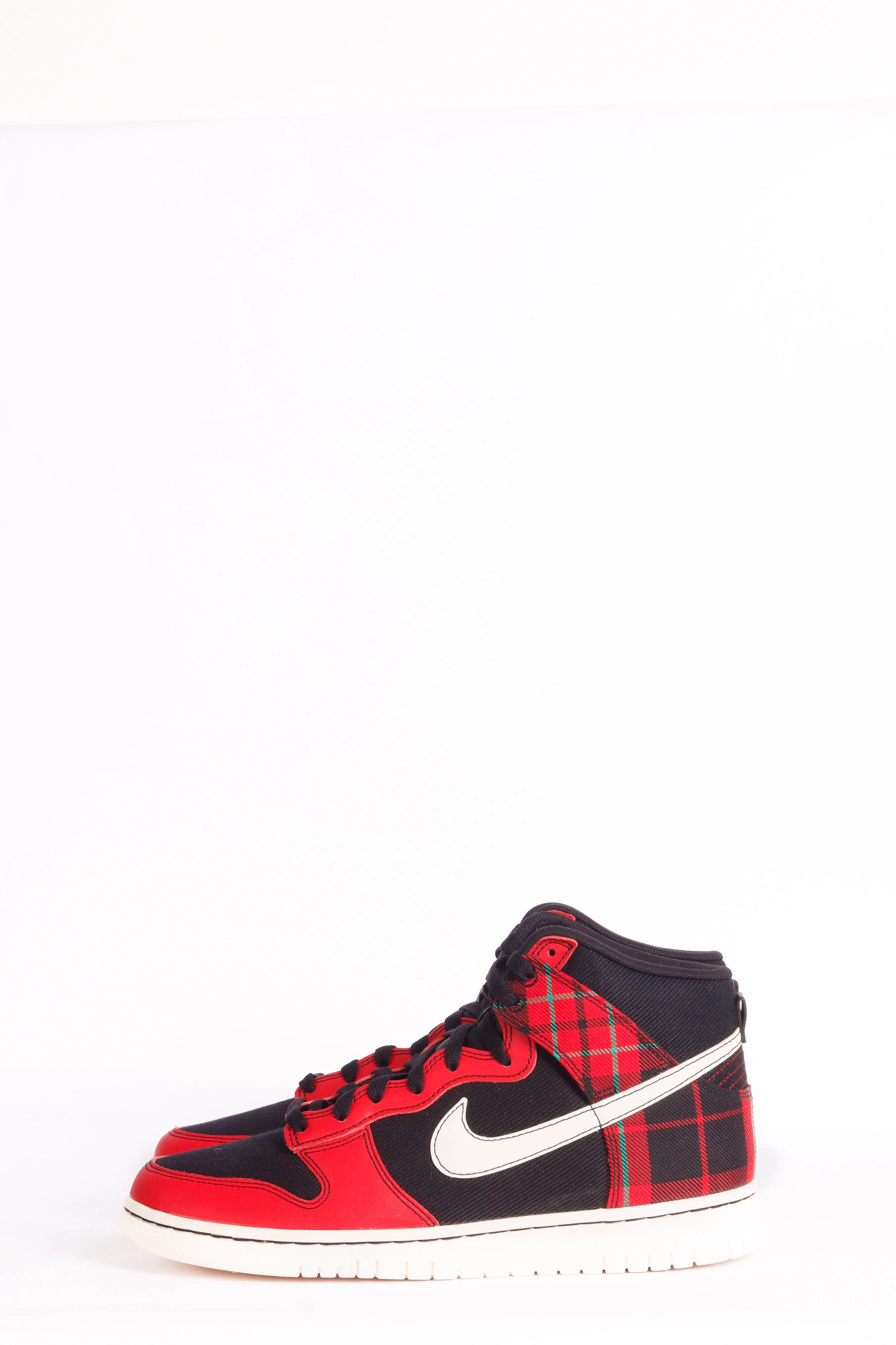 Nike Dunk High SE 'Tartan Plaid Black University Red' (2023)