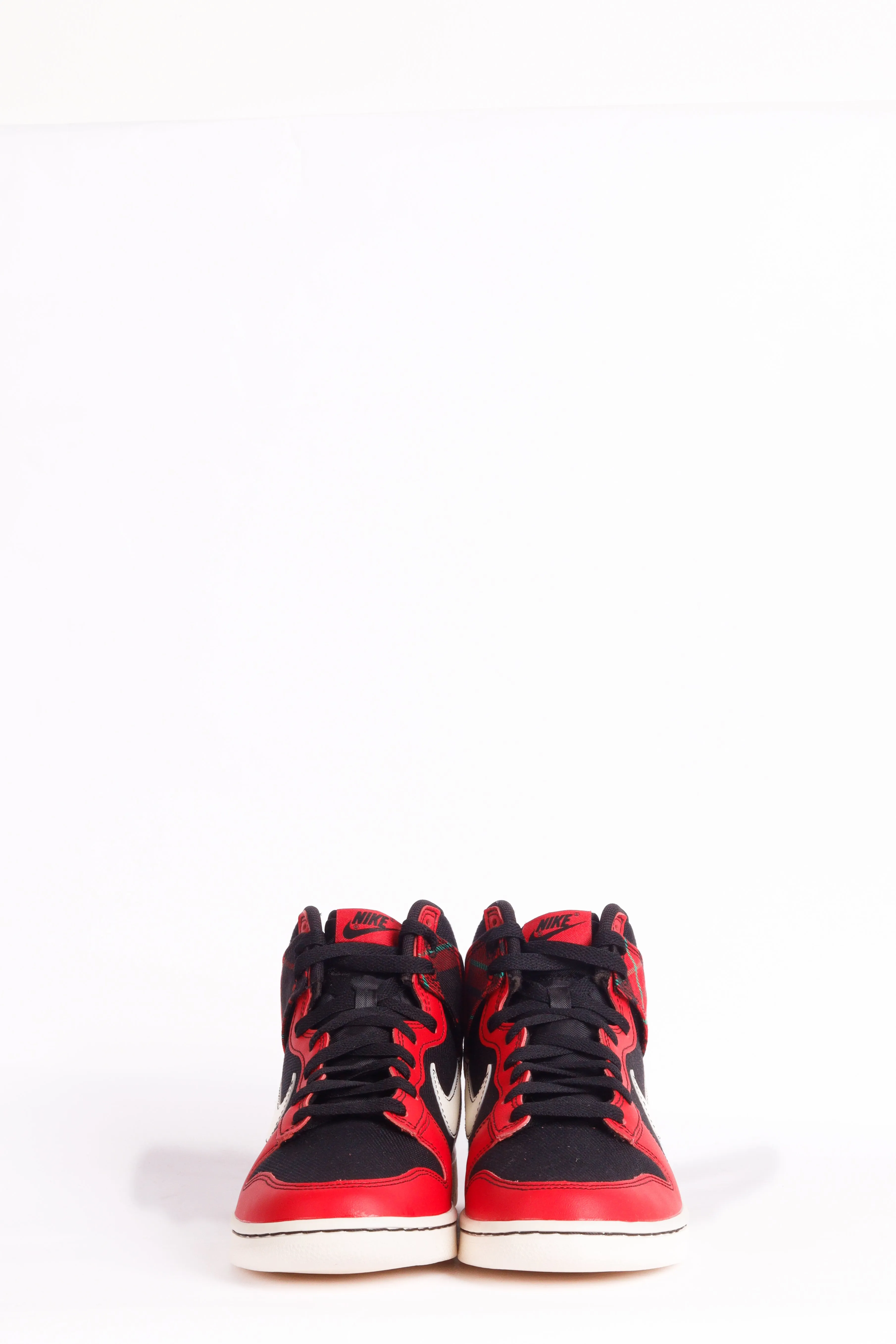 Nike Dunk High SE 'Tartan Plaid Black University Red' (2023)