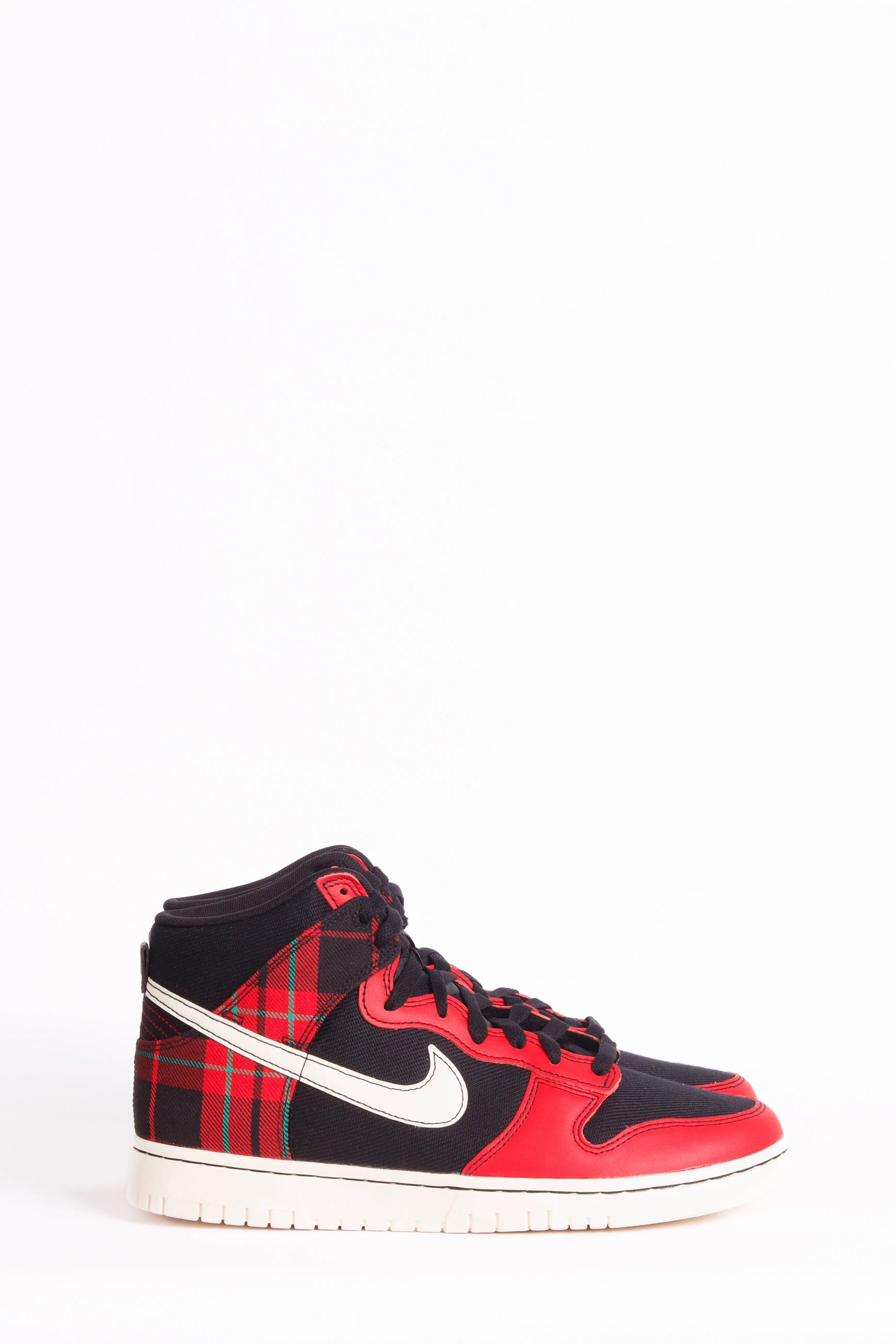 Nike Dunk High SE 'Tartan Plaid Black University Red' (2023)