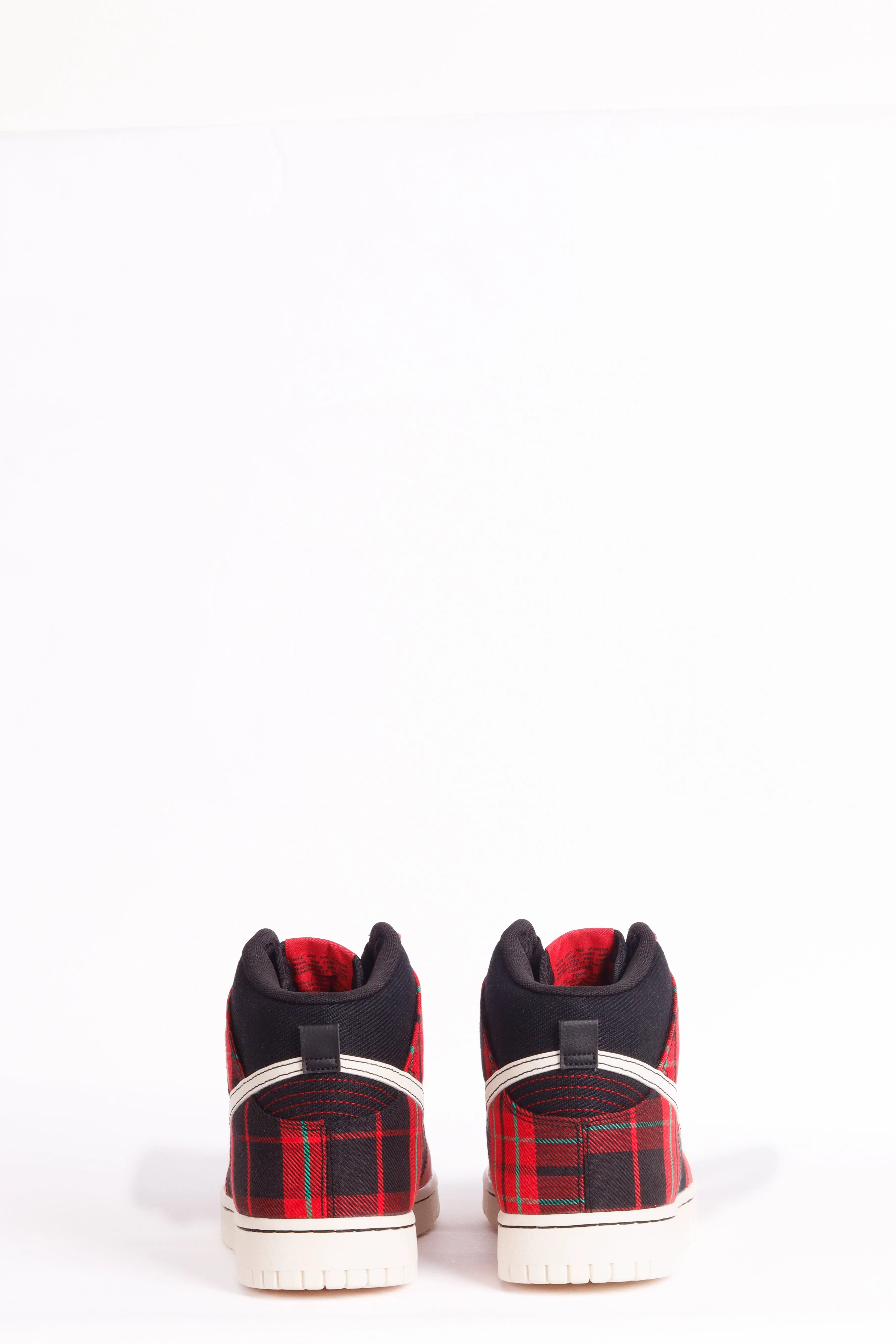 Nike Dunk High SE 'Tartan Plaid Black University Red' (2023)