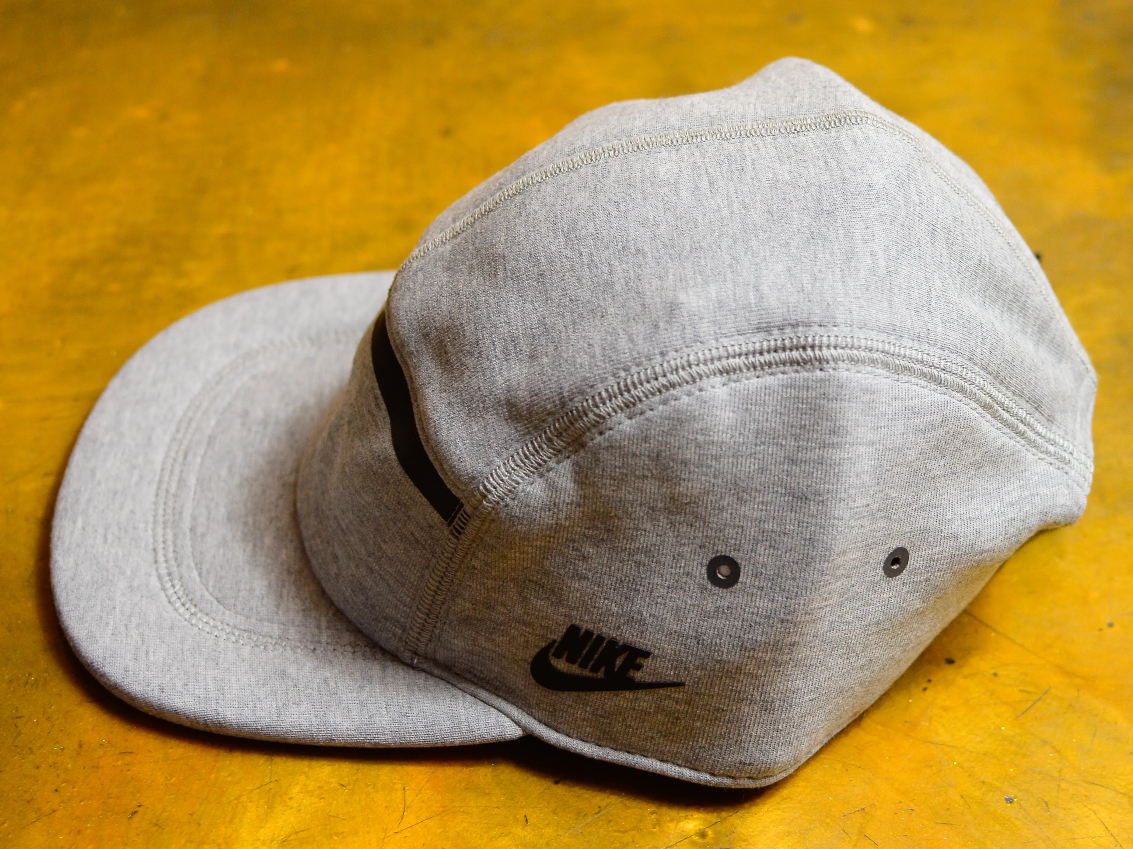 Nike Fly Unstructured Tech Fleece Cap - Dark Grey Heather / Black