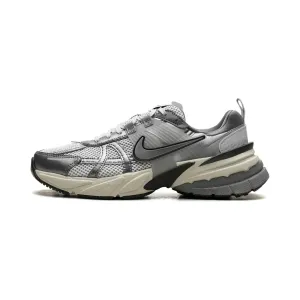 Nike V2K Run Pure Platinum Wolf Grey