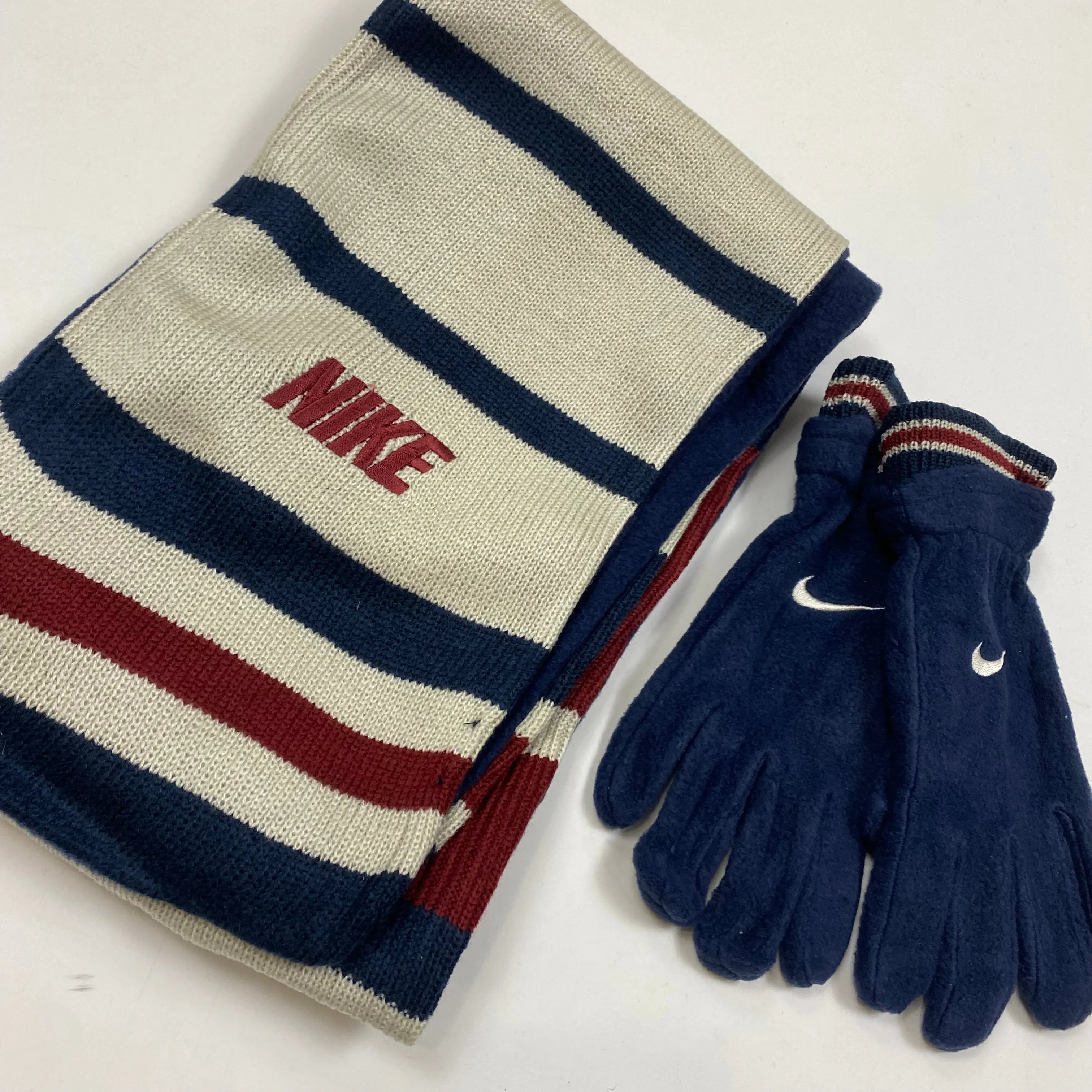Nike Vintage Deadstock Scarf And Gloves