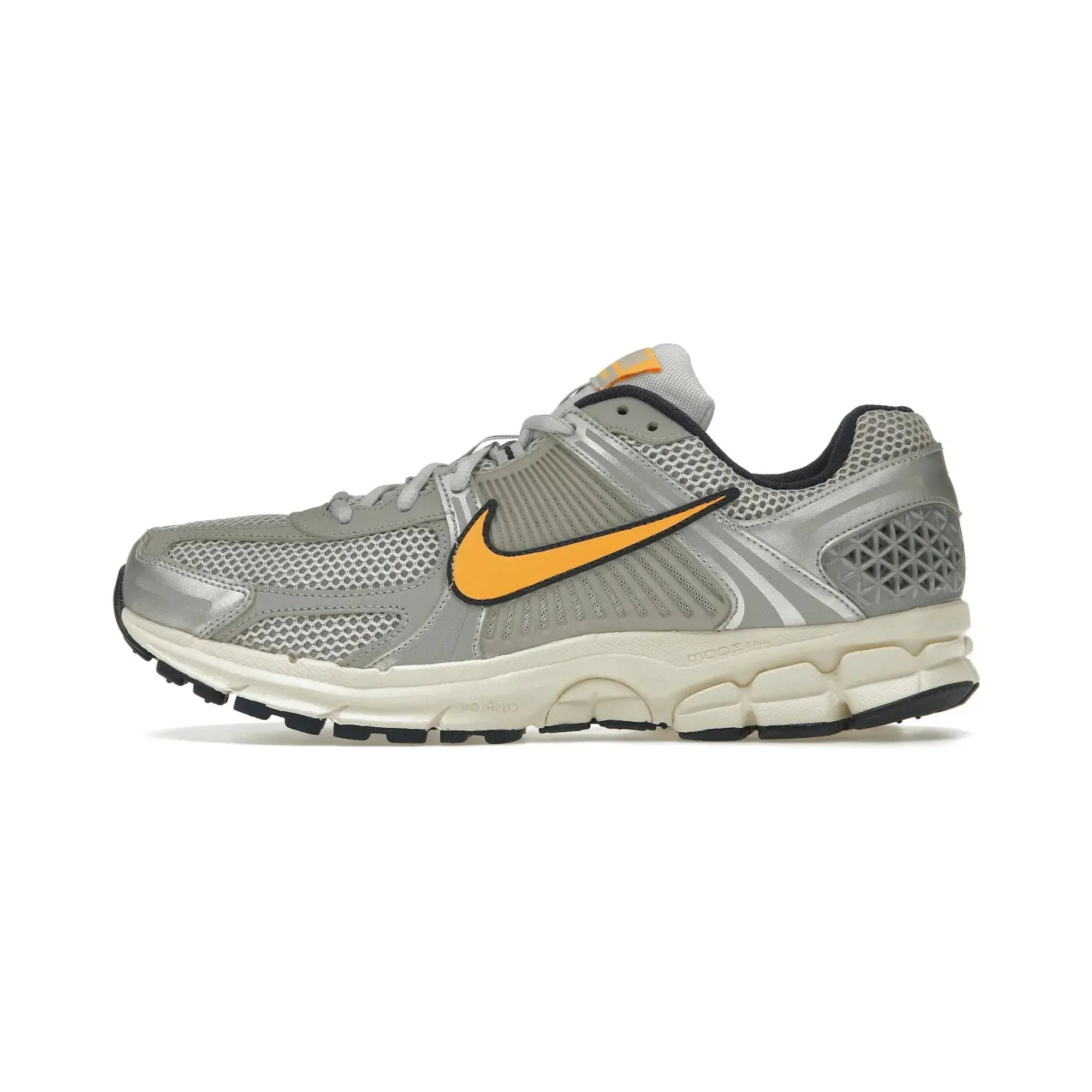 Nike Vomero 5 Pure Platinum Laser Orange