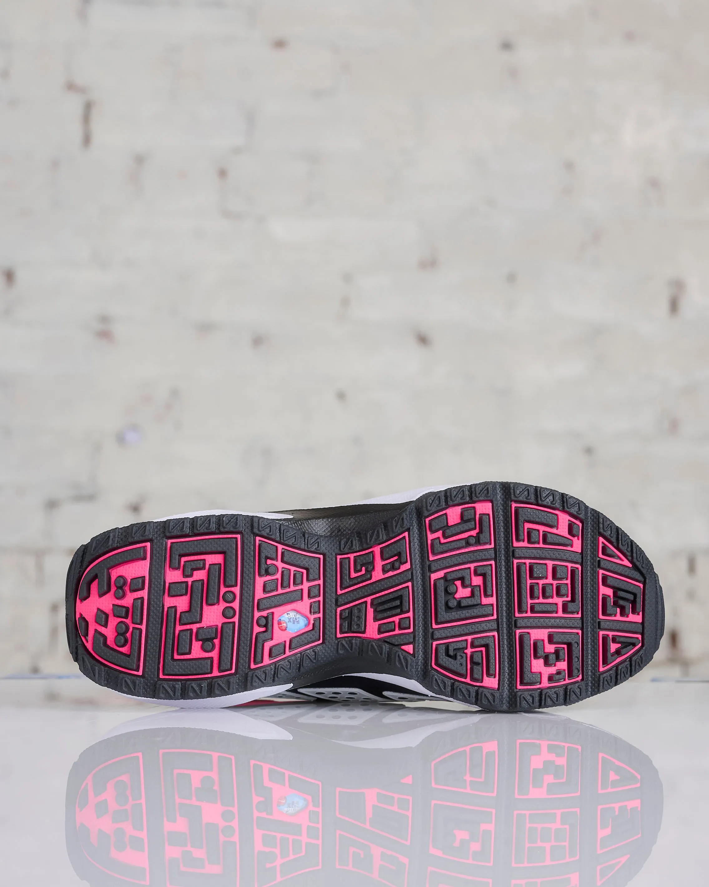 Nike Women's Air Max SNDR Hyper Pink Black-White