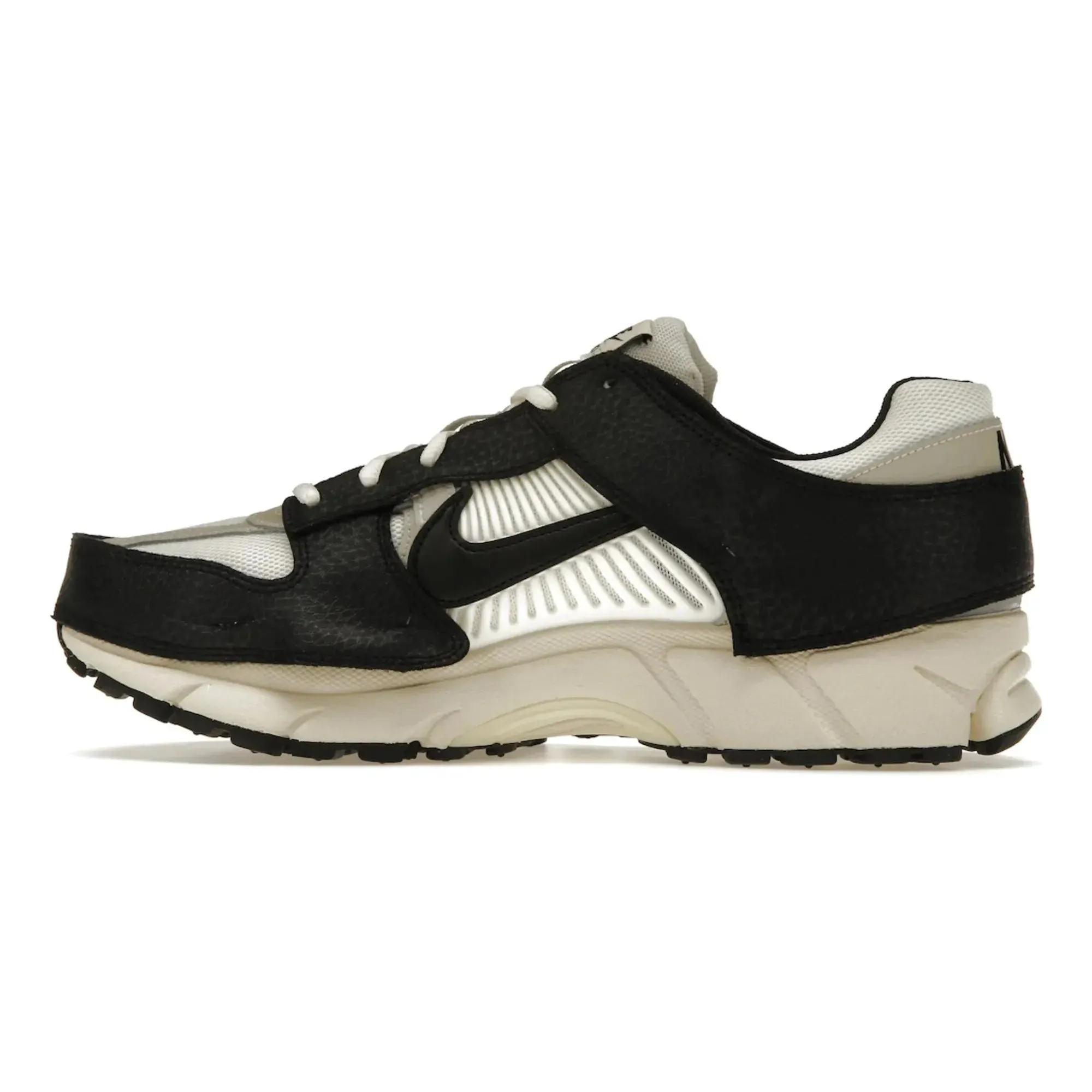 Nike Zoom Vomero 5 Timeless Panda Dunk