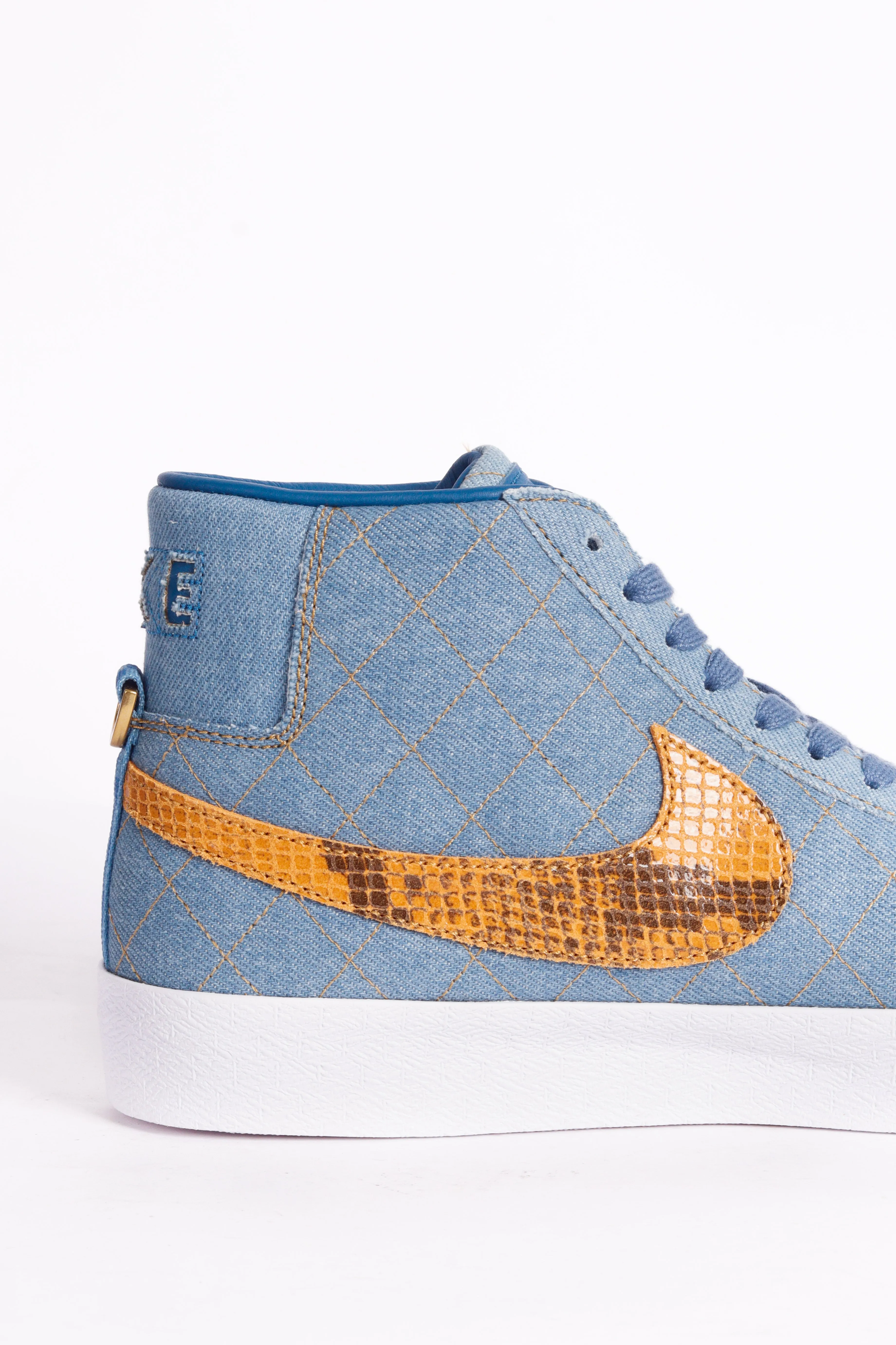 Supreme x Nike SB FW22 Blazer Mid 'Denim' (2022)