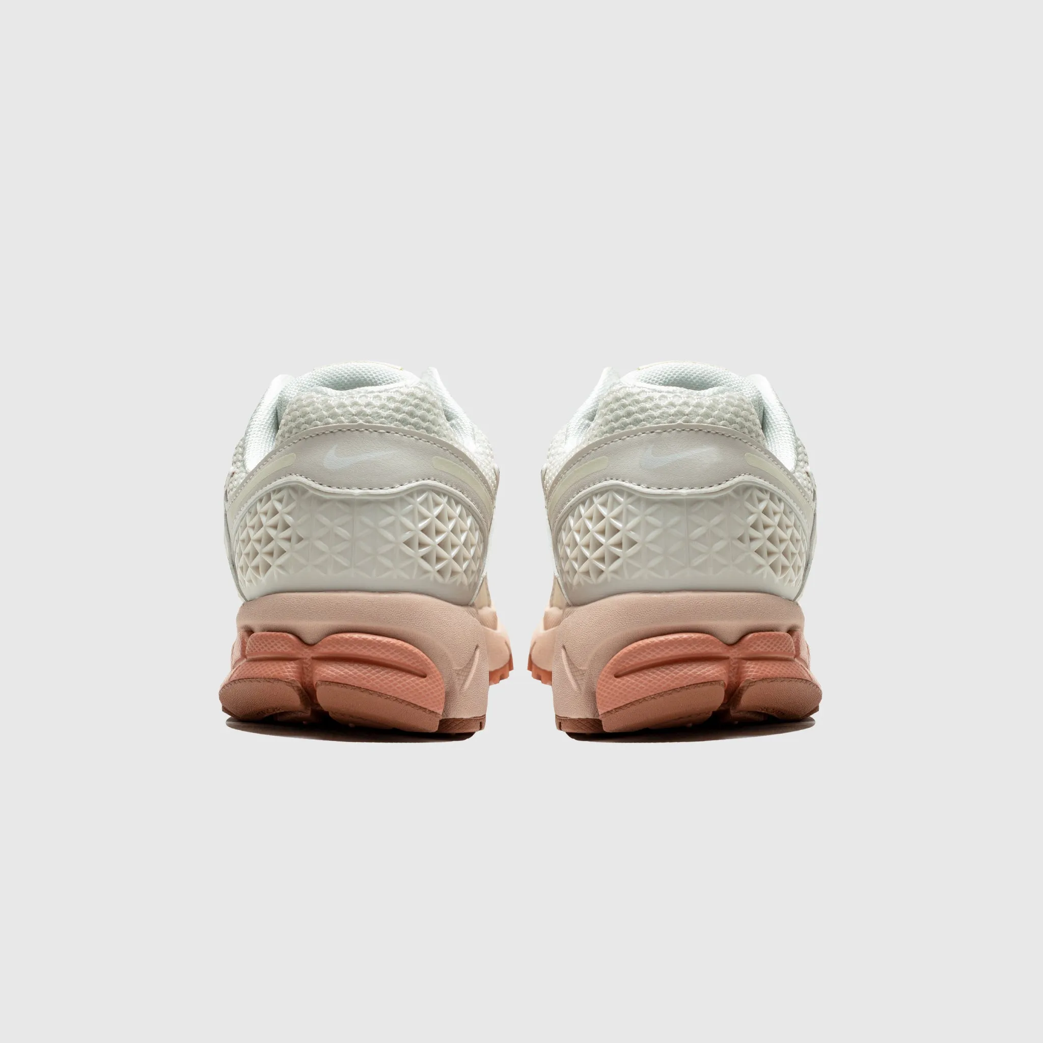 WMNS ZOOM VOMERO 5 PARTICLE BEIGE