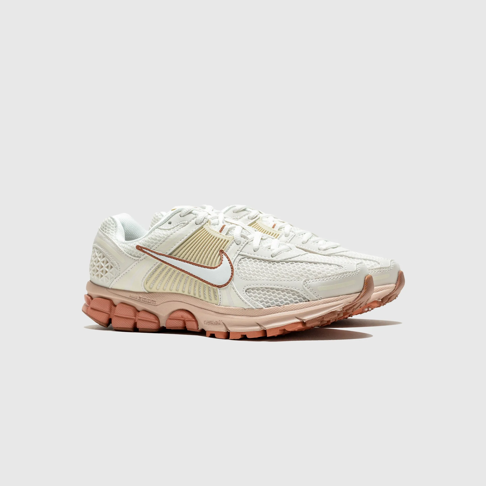 WMNS ZOOM VOMERO 5 PARTICLE BEIGE