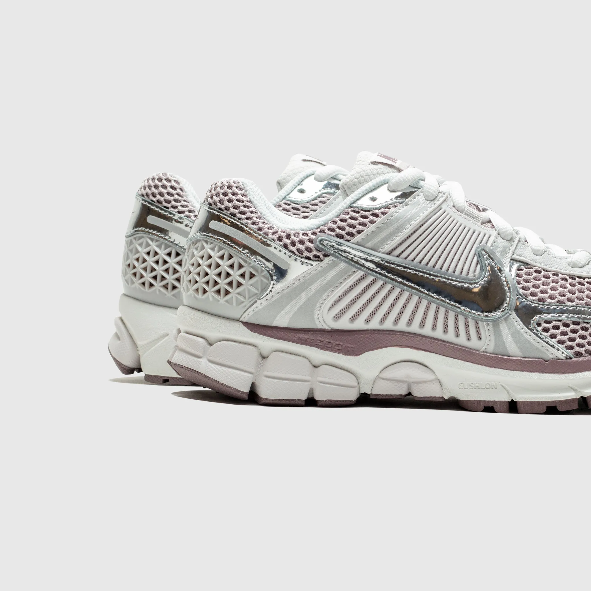 WMNS ZOOM VOMERO 5 VAST GREY & METALLIC SILVER