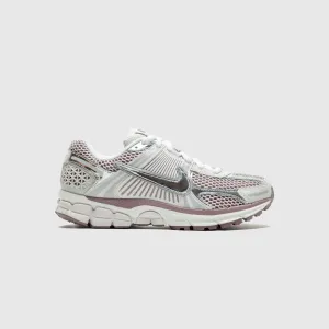 WMNS ZOOM VOMERO 5 VAST GREY & METALLIC SILVER
