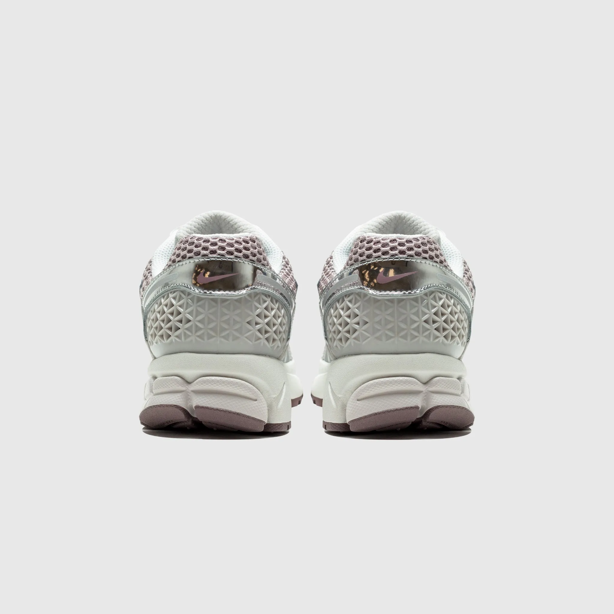 WMNS ZOOM VOMERO 5 VAST GREY & METALLIC SILVER
