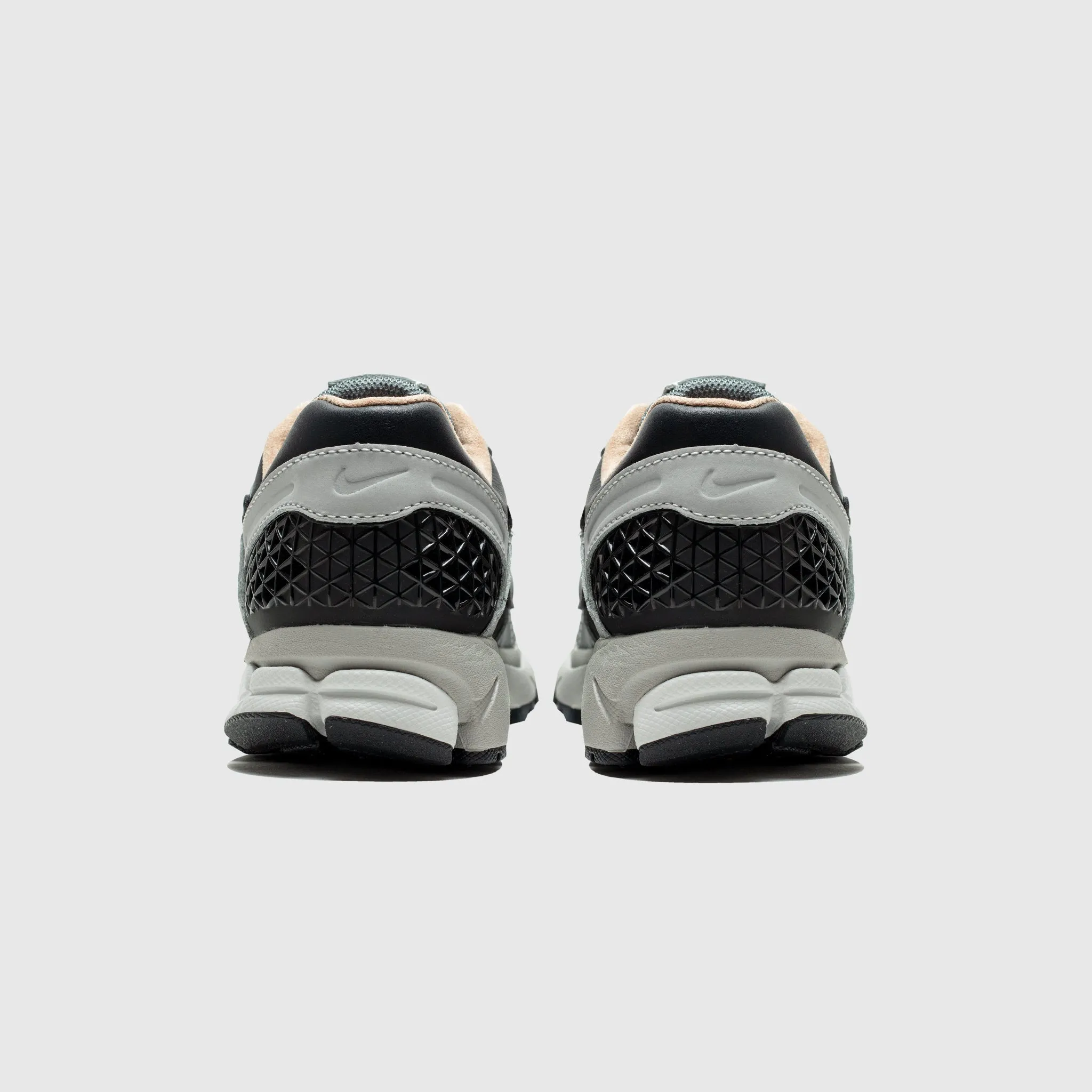ZOOM VOMERO 5 DARK SMOKE GREY