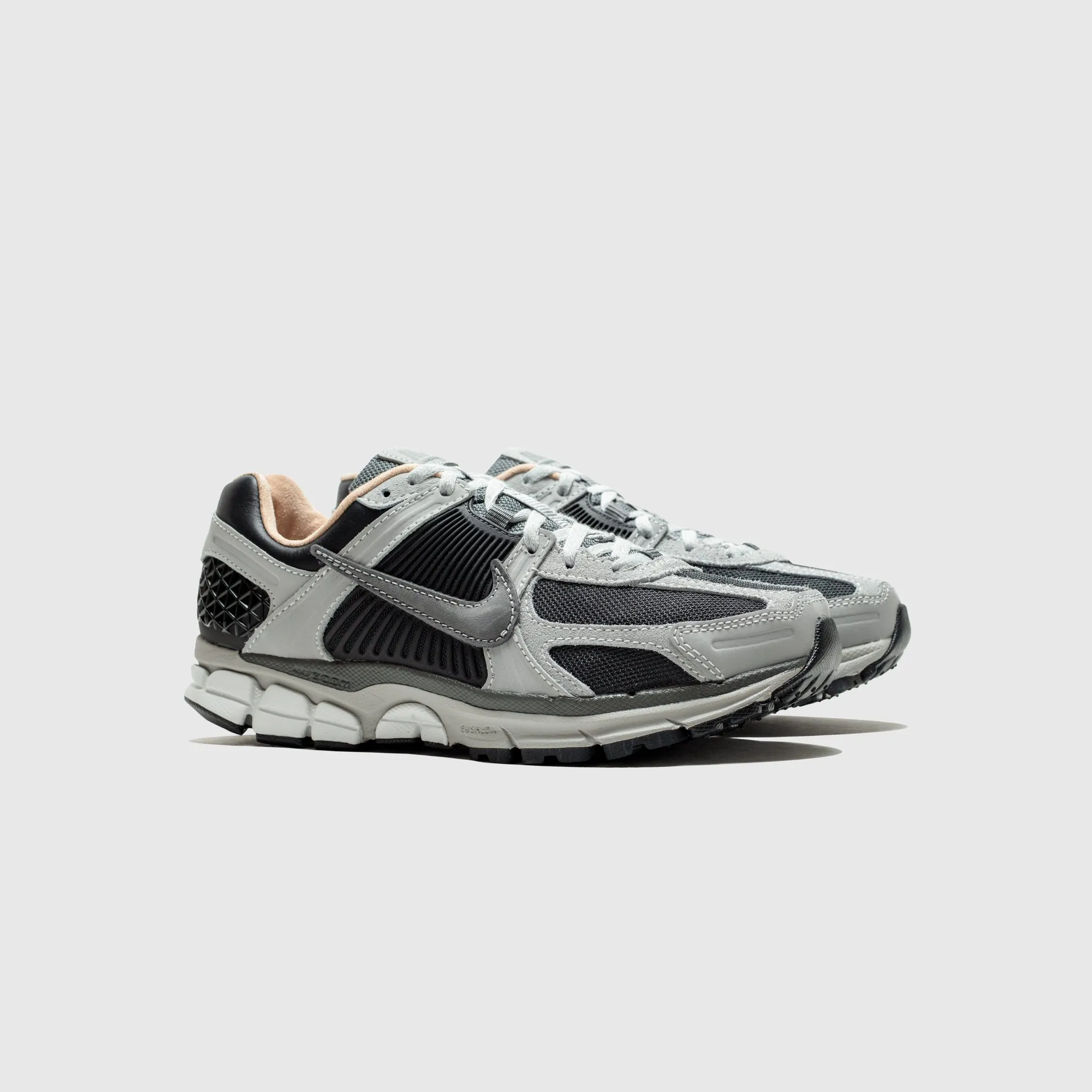 ZOOM VOMERO 5 DARK SMOKE GREY